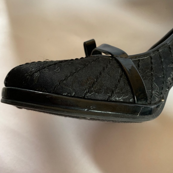 Oh So Pretty! Rampage Black Embroidered Heels! - Picture 9 of 16